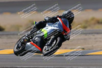 media/Oct-08-2022-SoCal Trackdays (Sat) [[1fc3beec89]]/Turn 14 (1050am)/